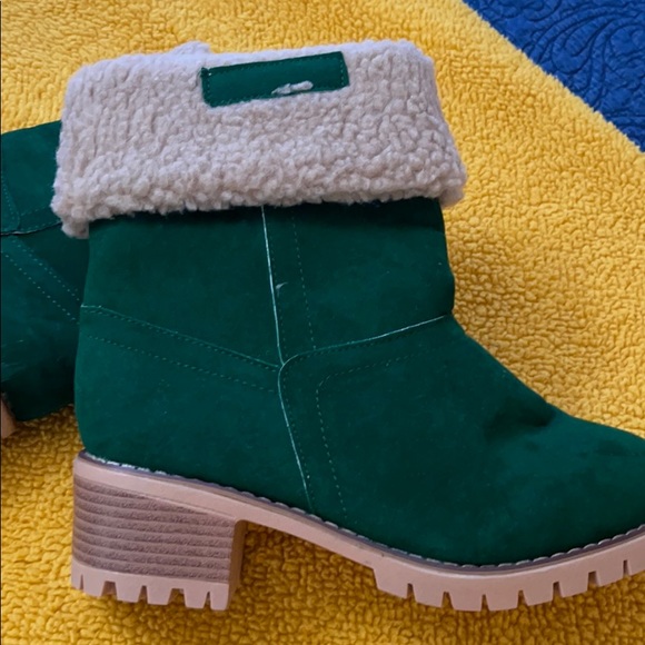 Green boots. All man made materials. Never worn - Picture 2 of 5